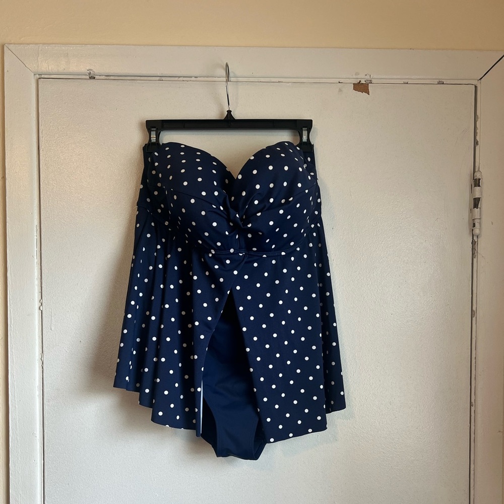 TROPICAL ESCAPE - Navy Blue & White
Strapless Flowy One-Piece Swimsuit - Size 16